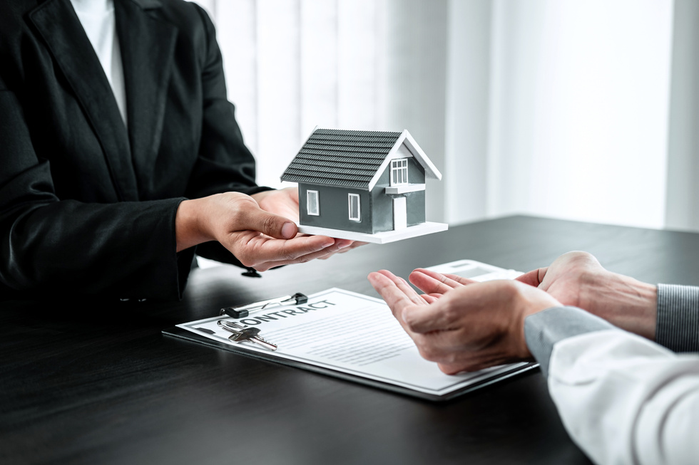 Business Persons Negotiating Property Ownership